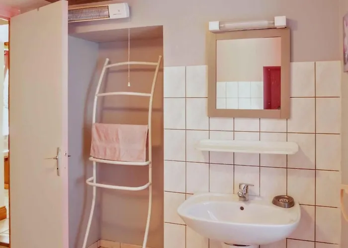 Holiday home 4 Bedroom Pet Friendly In *